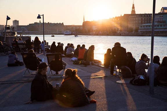 Copenhagen_Reffen_People enjoy sunset_Offical CopCap image libary